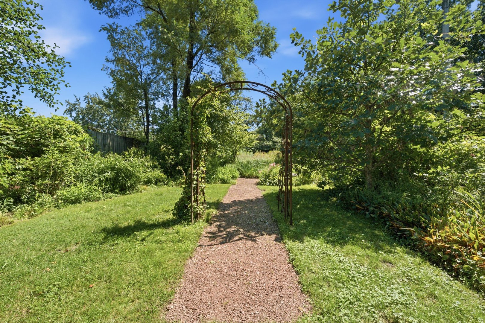 327 Selborne Road Riverside, IL 60546 - Photo 34 of 40 Gallery Image 34