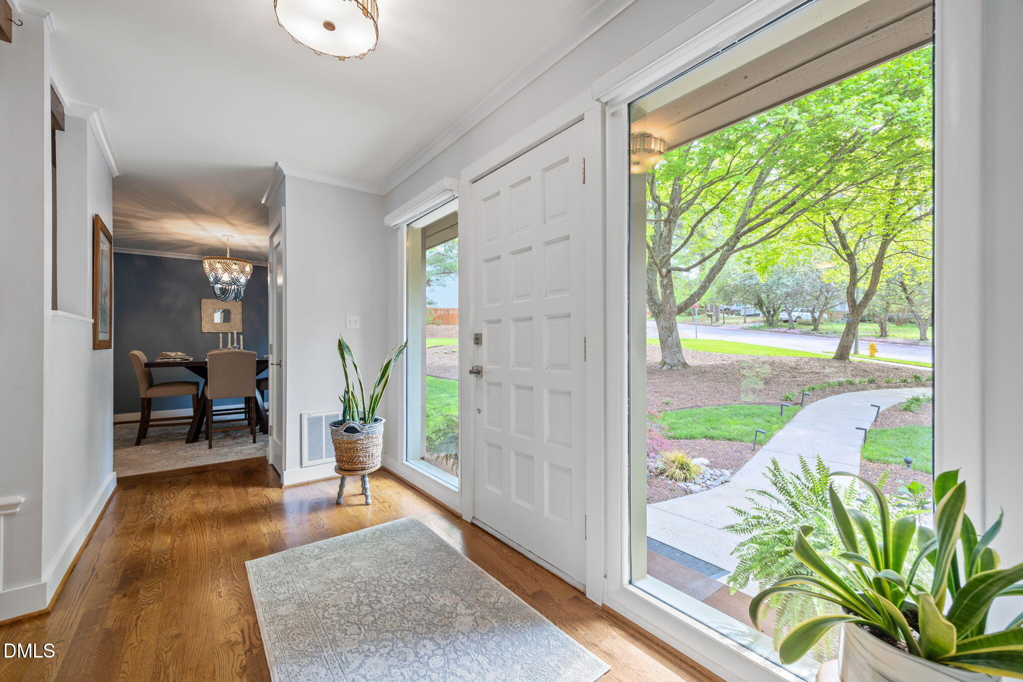 6501 Rainbow Court Raleigh, NC 27612 - Photo 4 of 41 Entryway