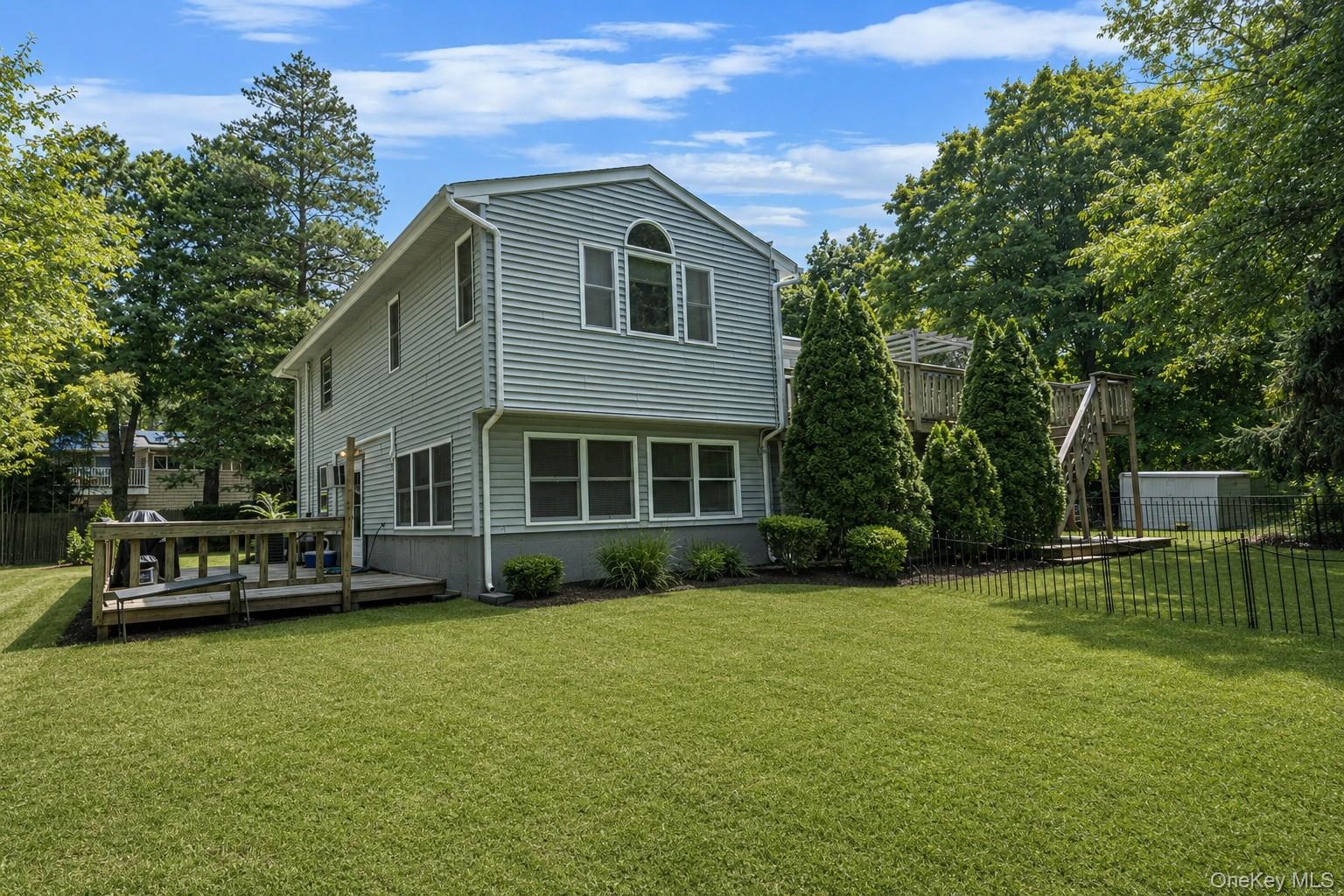 136 Woodhull Road Huntington, NY 11743 - Photo 24 of 24 Gallery Image 24