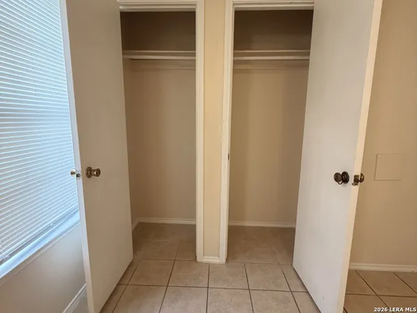 $1,095 | 810 West Olmos Drive, San Antonio, TX 78212