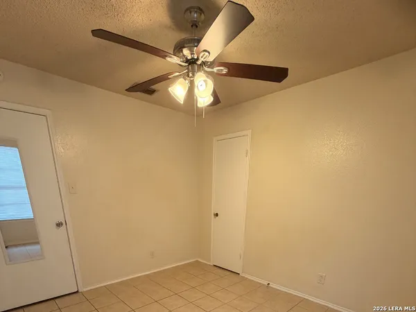 $1,095 | 810 West Olmos Drive, San Antonio, TX 78212