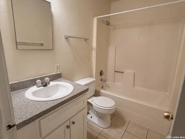 $1,095 | 810 West Olmos Drive, San Antonio, TX 78212