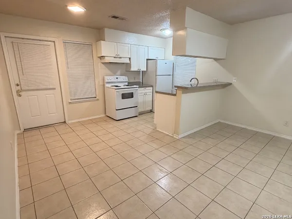 $1,095 | 810 West Olmos Drive, San Antonio, TX 78212