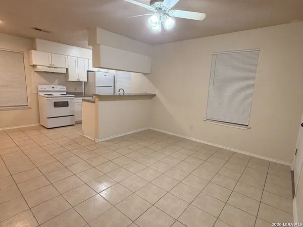 $1,095 | 810 West Olmos Drive, San Antonio, TX 78212