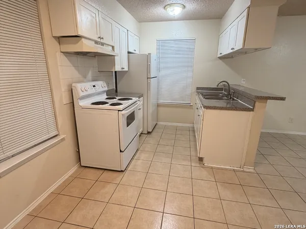 $1,095 | 810 West Olmos Drive, San Antonio, TX 78212