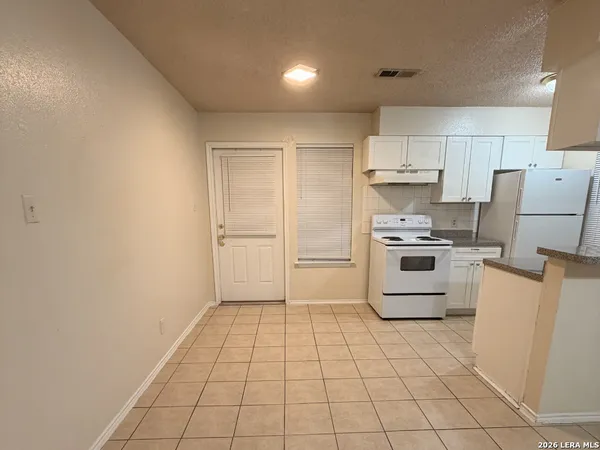 $1,095 | 810 West Olmos Drive, San Antonio, TX 78212