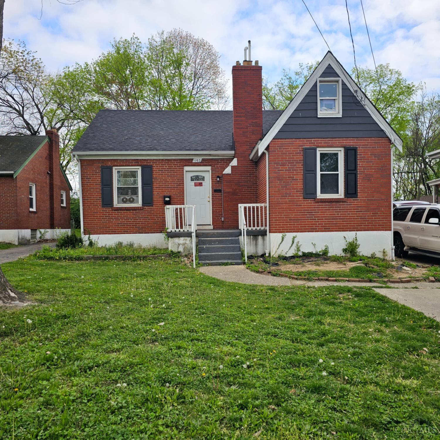 1162 Groesbeck Road Cincinnati, OH 45224 - Photo 1 of 10