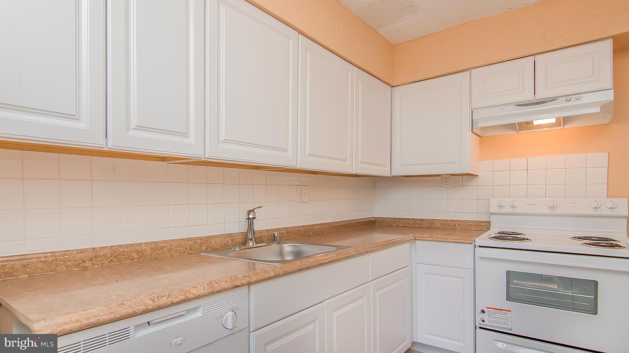9858 Buckner Road Manassas, VA 20110 - Photo 8 of 14 Kitchen