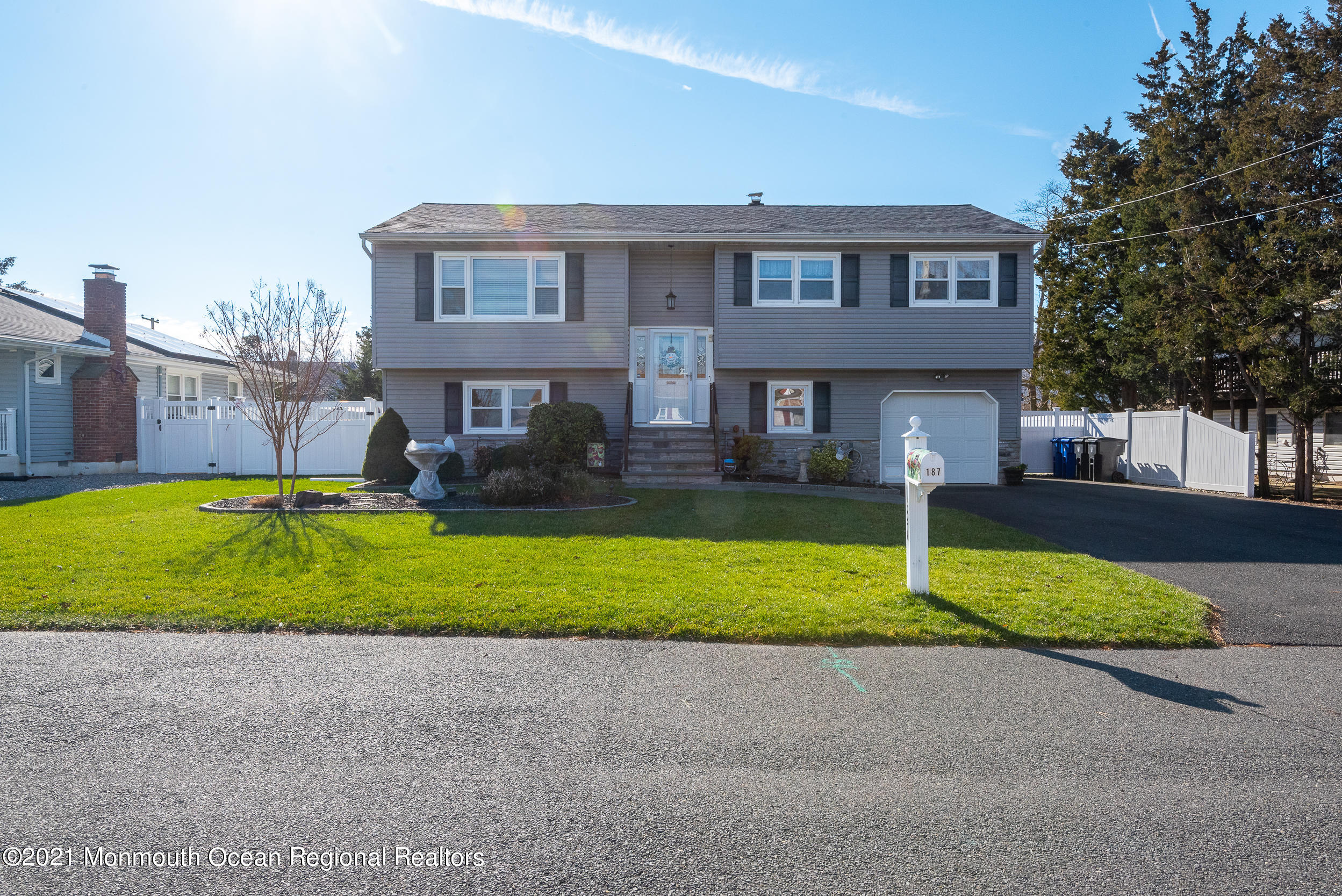 187 Pinewood Road Toms River, NJ 08753 - Photo 1 of 30 Front 1a