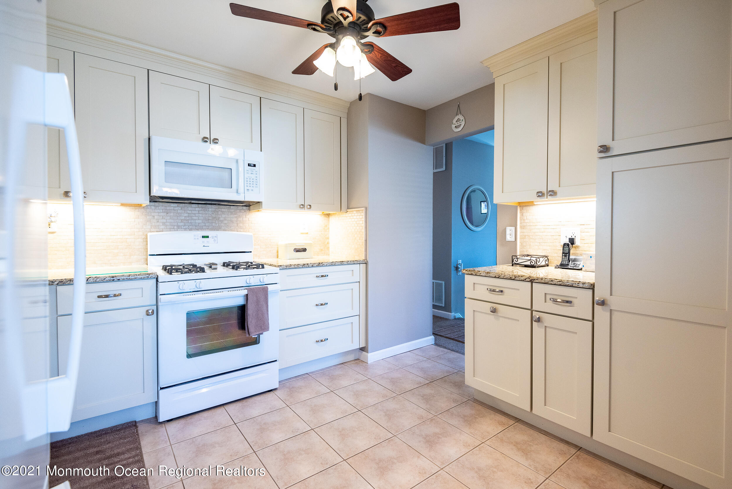 187 Pinewood Road Toms River, NJ 08753 - Photo 12 of 30 Kitchen 3