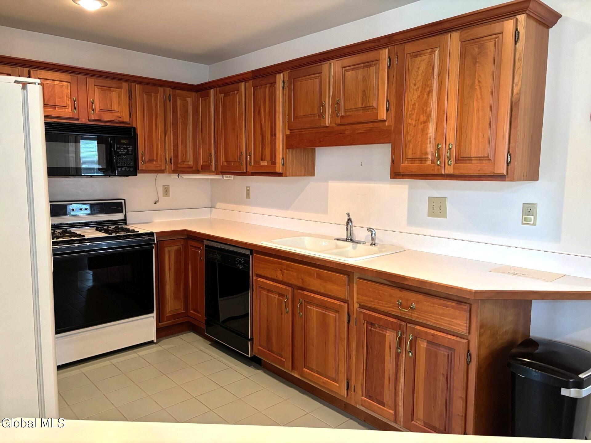 16 Pepper Lane Greenfield, NY 12866 - Photo 8 of 24 b7c62b9f-a170-48fd-af0d-033a36fdce1a