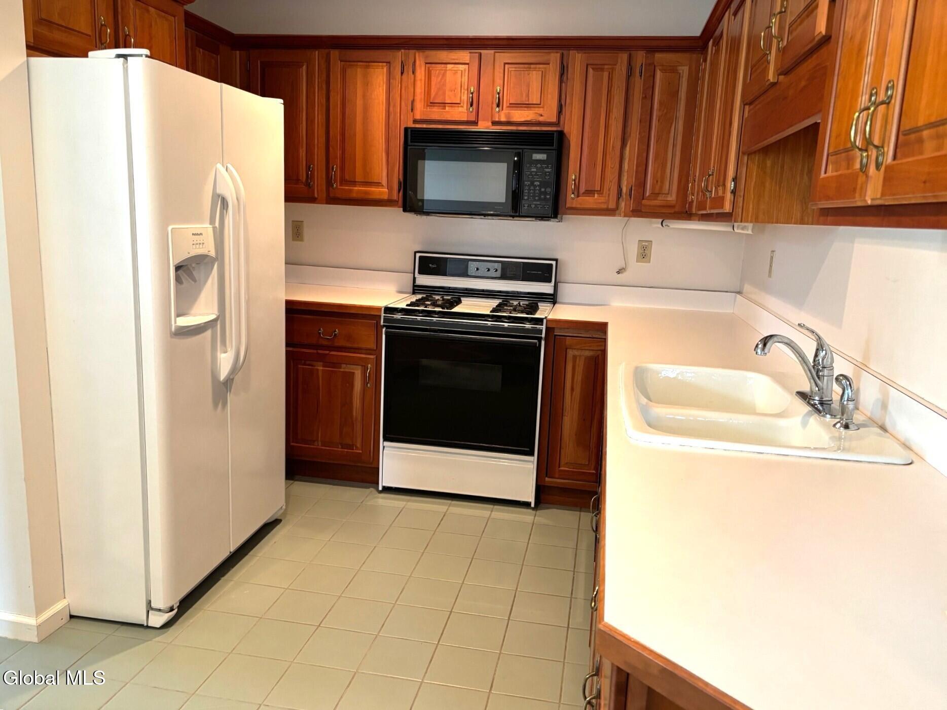 16 Pepper Lane Greenfield, NY 12866 - Photo 9 of 24 d2e9919c-6fb2-456a-888d-3424fdf14410