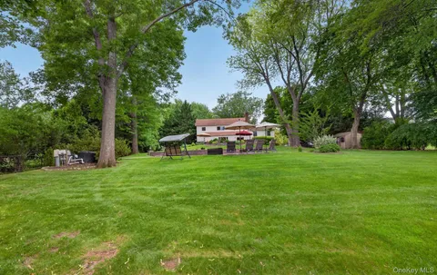 $1,399,999 | 12 Wildwood Drive, Dix Hills, NY 11746