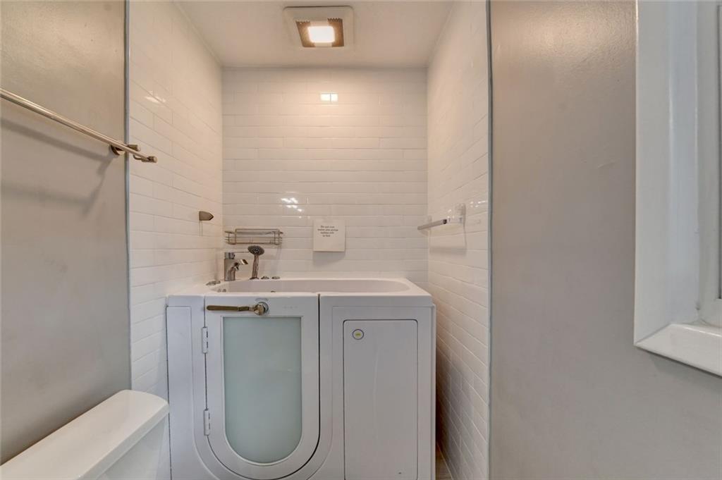 1577 Harbour Oaks Road Tucker, GA 30084 - Photo 32 of 58 a bathroom with a toilet a sink and mirror