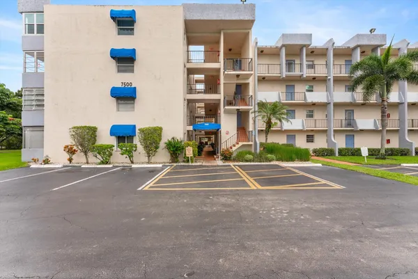 $1,900 | 7500 Northwest 30th Place, Unit 123, Sunrise, FL 33313