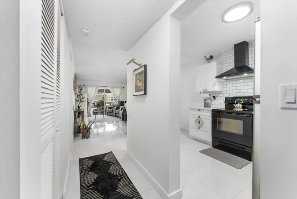 $1,900 | 7500 Northwest 30th Place, Unit 123, Sunrise, FL 33313