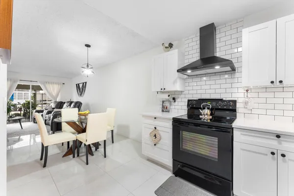 $1,900 | 7500 Northwest 30th Place, Unit 123, Sunrise, FL 33313