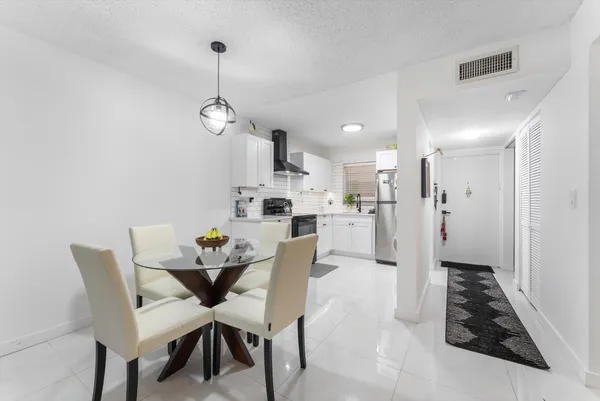 $1,900 | 7500 Northwest 30th Place, Unit 123, Sunrise, FL 33313