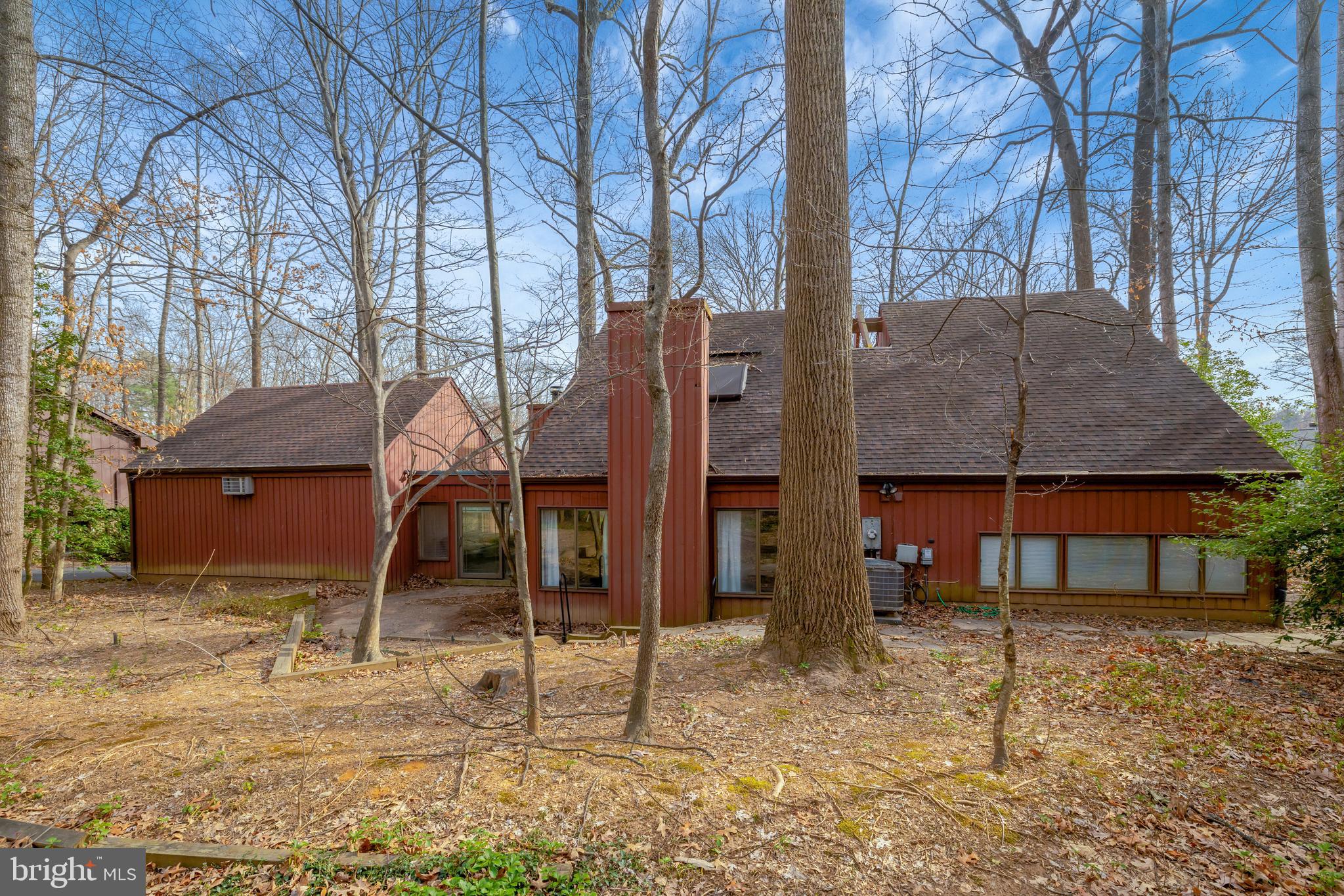 1941 Upper Lake Drive Reston, VA 20191 - Photo 49 of 51 a backyard of a house with table and chairs