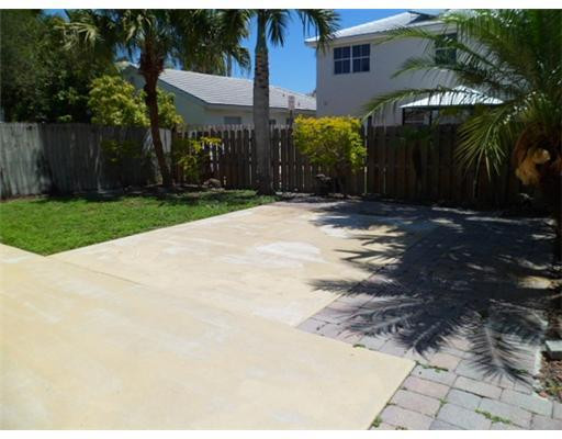 3046 Lighthouse Place Pompano Beach, FL 33063 - Photo 13 of 16 Patio/Deck