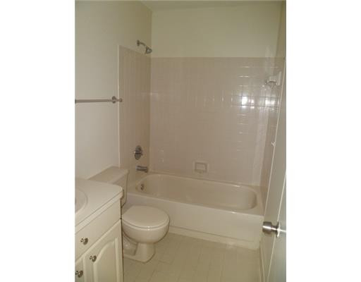 3046 Lighthouse Place Pompano Beach, FL 33063 - Photo 10 of 16 Bathroom