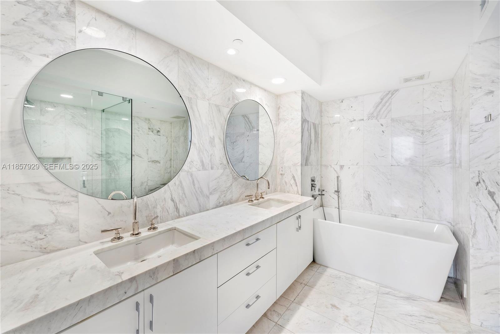 400 Alton Road, Unit 1405 Miami Beach, FL 33139 - Photo 10 of 18 Gallery Image 10