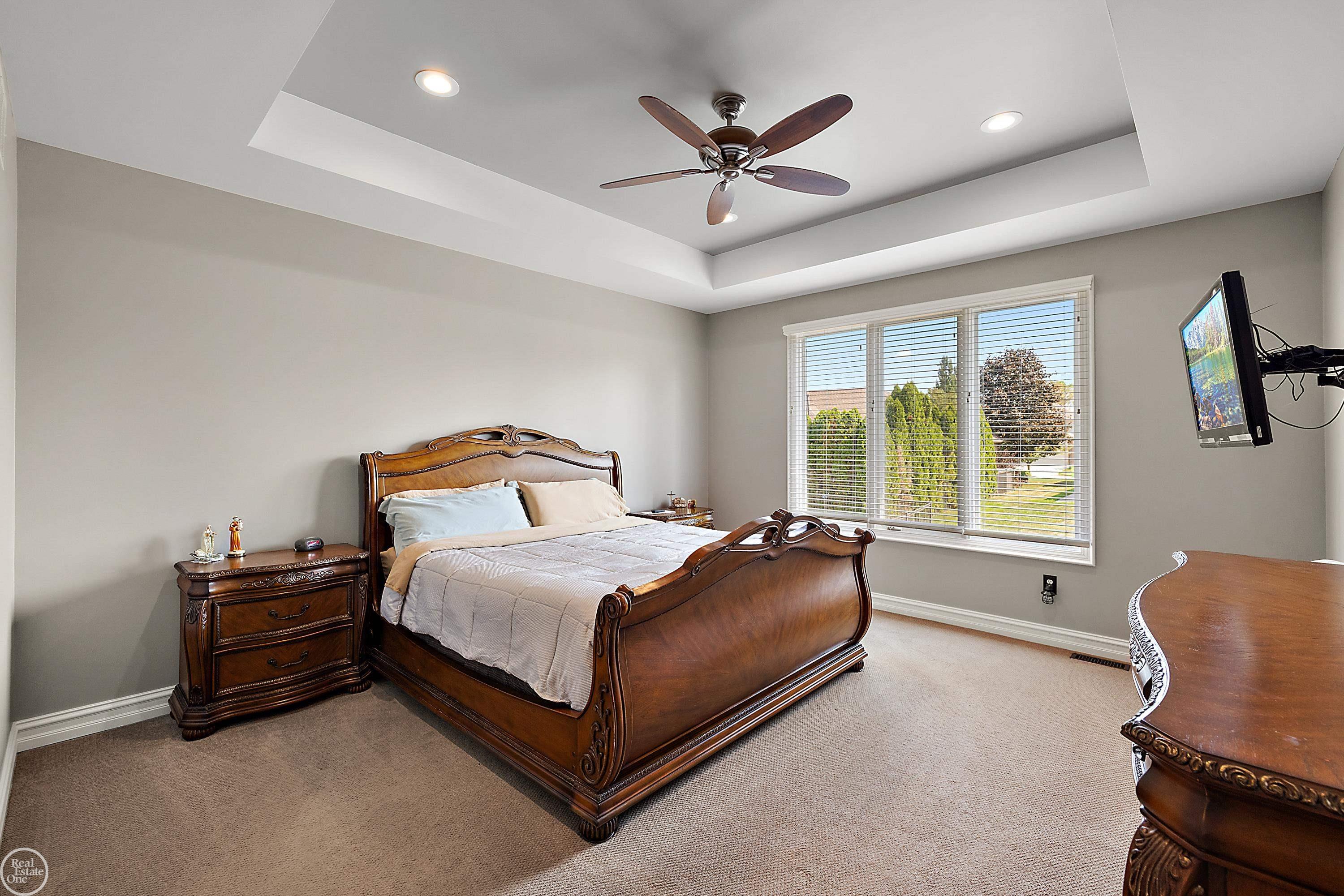 50680 Nesting Ridge Drive Macomb, MI 48044 - Photo 16 of 38 50155536-72f5d415-a025-4a43-86d5-60e465d867fe.JPG