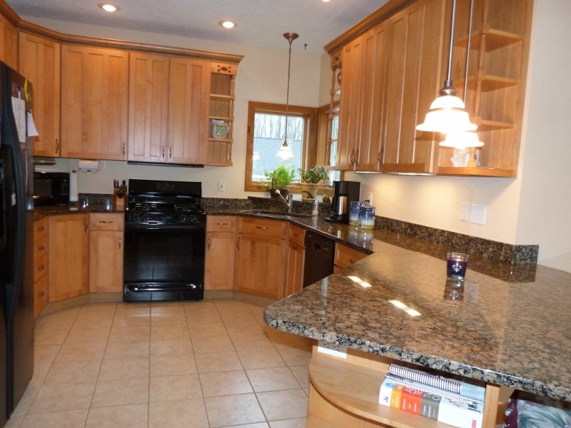 20403 Hunter Ridge Road Lake Ann, MI 49650 - Photo 11 of 50 1796985-10.JPG