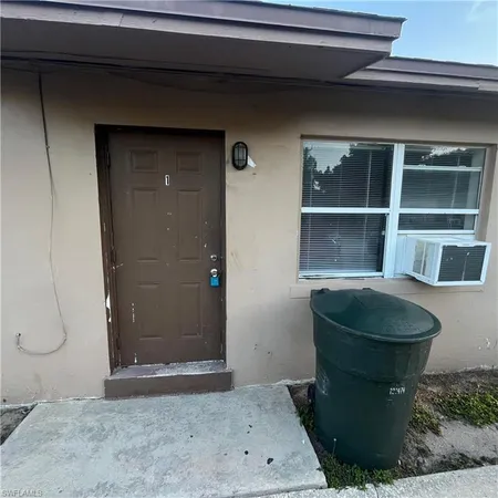 $950 | 2301 Cranford Avenue, Unit 3, Fort Myers, FL 33916