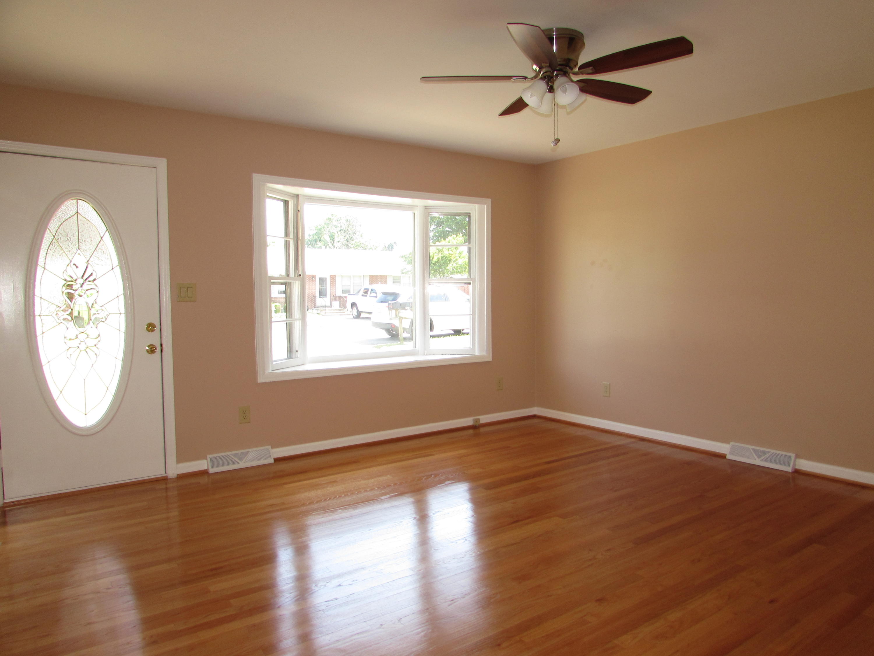 520 Water Oak Road Roanoke, VA 24019 - Photo 2 of 19 078