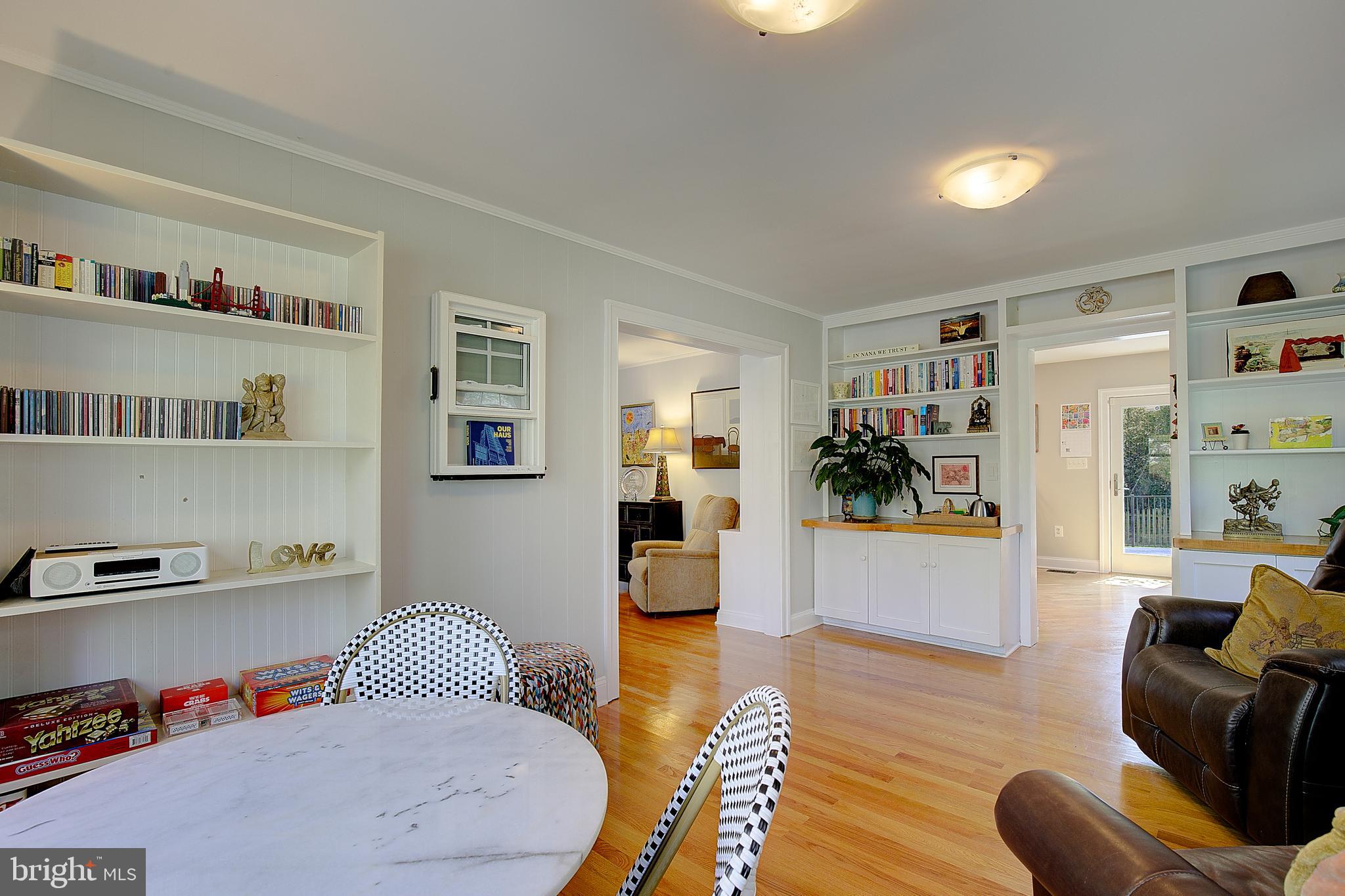 2 Isaacs Street Annapolis, MD 21401 - Photo 42 of 63 a living room with furniture and a wooden floor