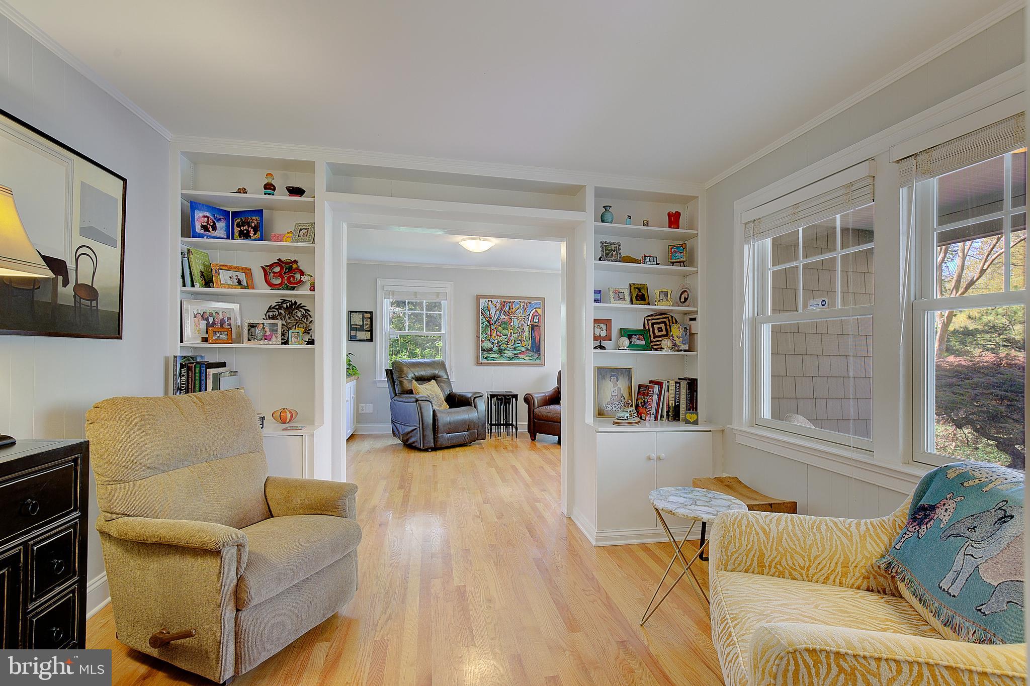 2 Isaacs Street Annapolis, MD 21401 - Photo 44 of 63 a living room with furniture and a window
