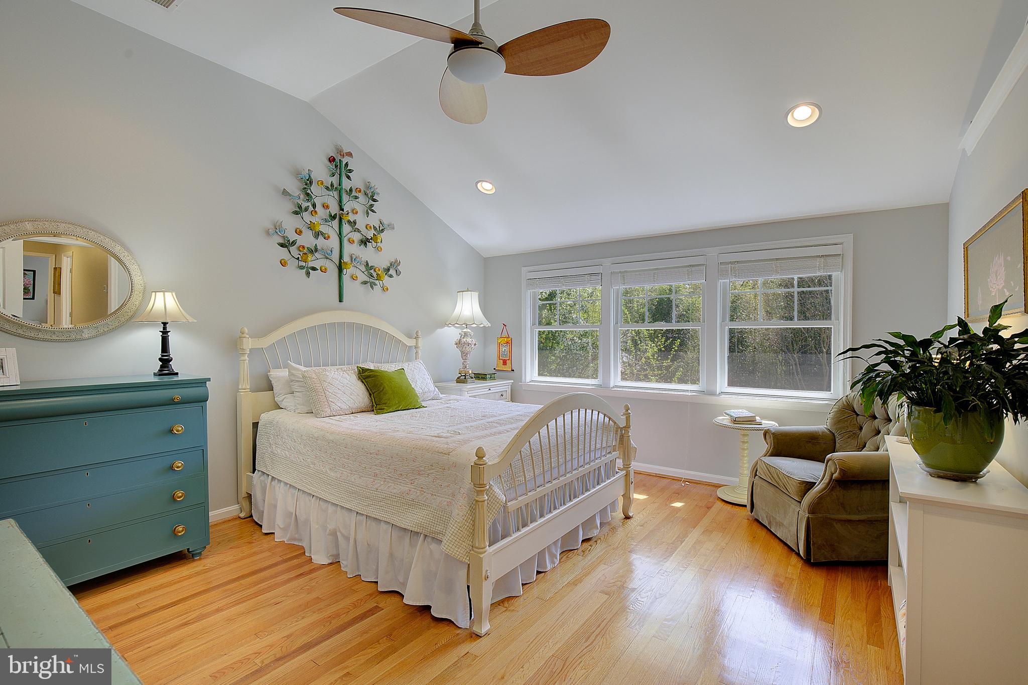 2 Isaacs Street Annapolis, MD 21401 - Photo 46 of 63 a spacious bedroom with a bed and a table