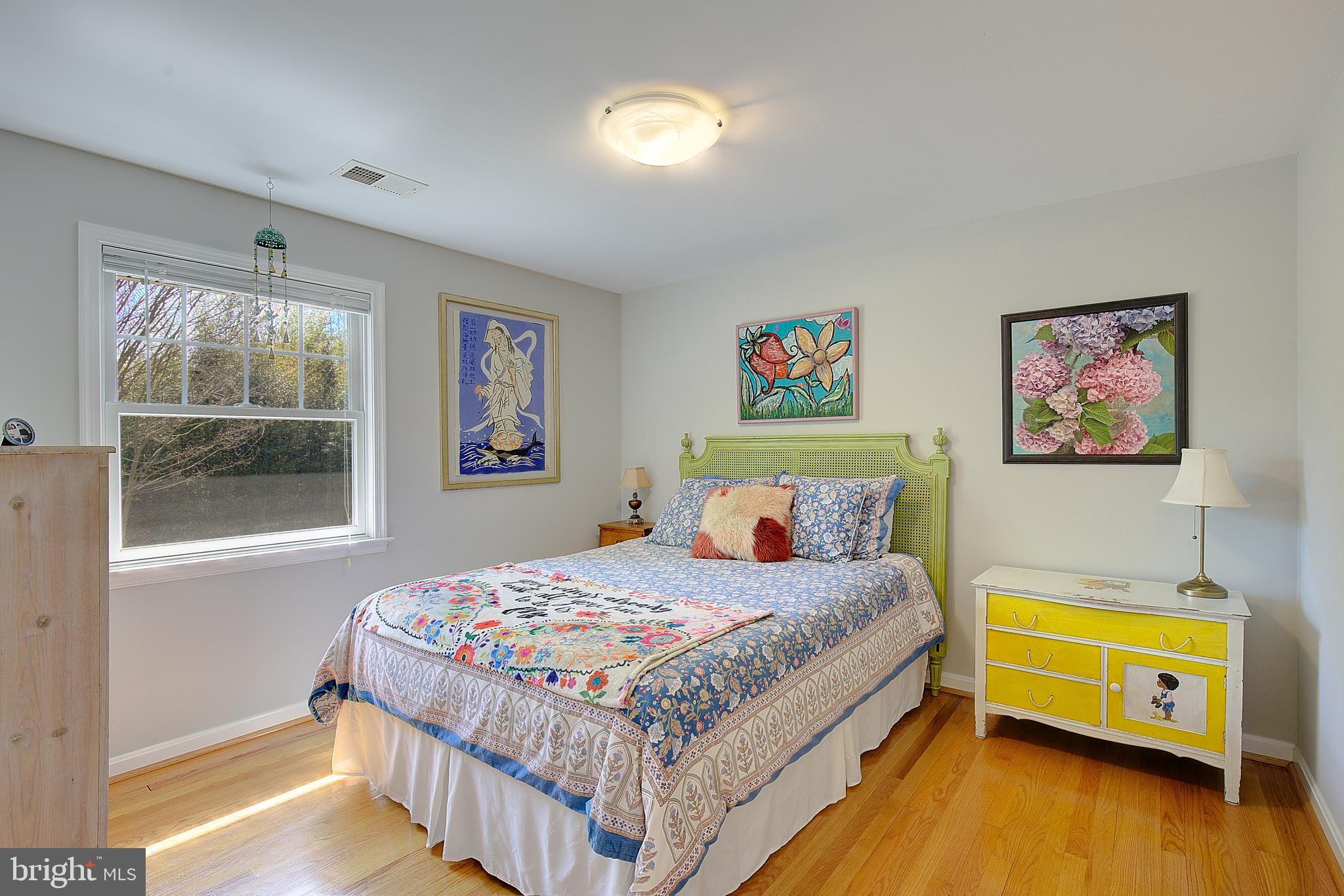 2 Isaacs Street Annapolis, MD 21401 - Photo 54 of 63 a bedroom with a bed and a window