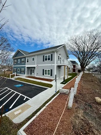 $2,350 | 626 Main Street, Unit 105, Dennis Port, MA 02639