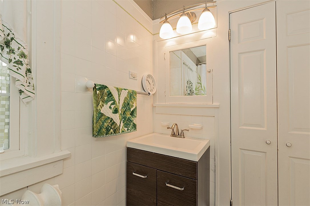 3164 Chadbourne Road Cleveland, OH 44120 - Photo 29 of 33