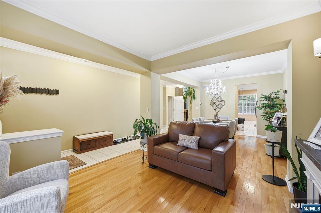 75 Spring Hill Circle Wayne, NJ 07470 - Photo 5 of 25