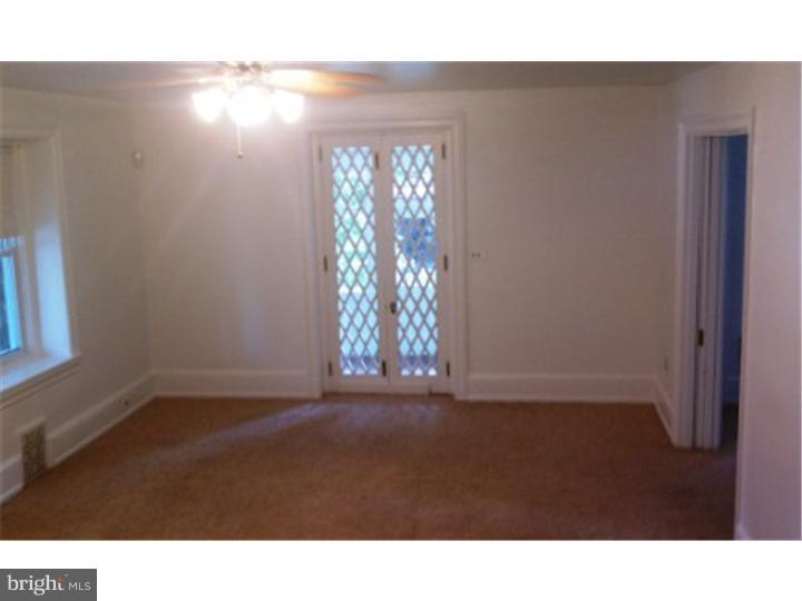 6359 Sherwood Road Philadelphia, PA 19151 - Photo 10 of 20 Living Room