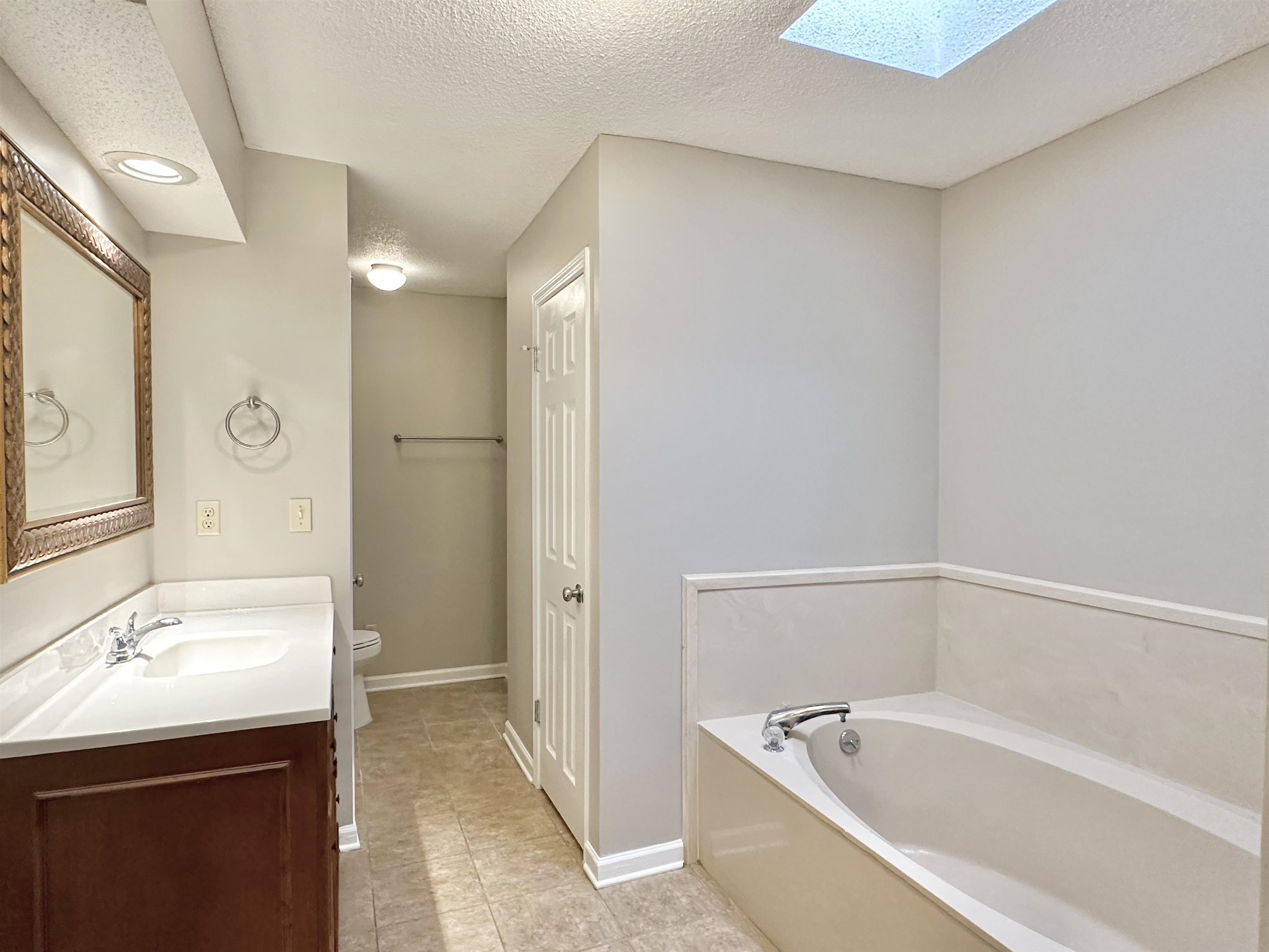 7475 Kingsland Drive Memphis, TN 38125 - Photo 13 of 32 a bathroom with a bathtub and a sink