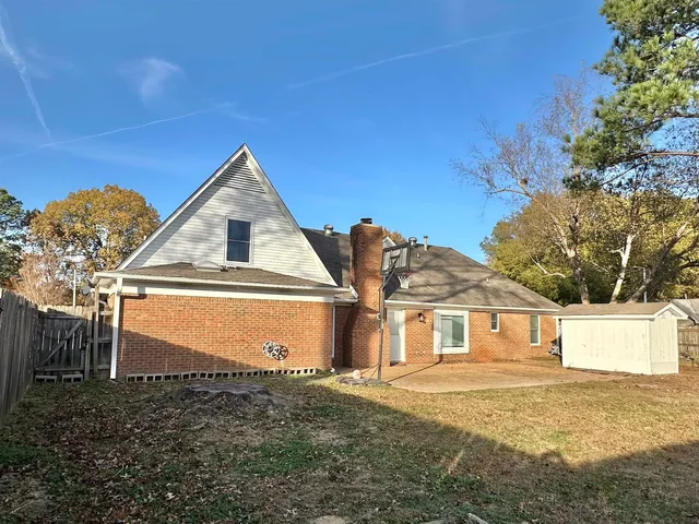 a view of front of house with a yard