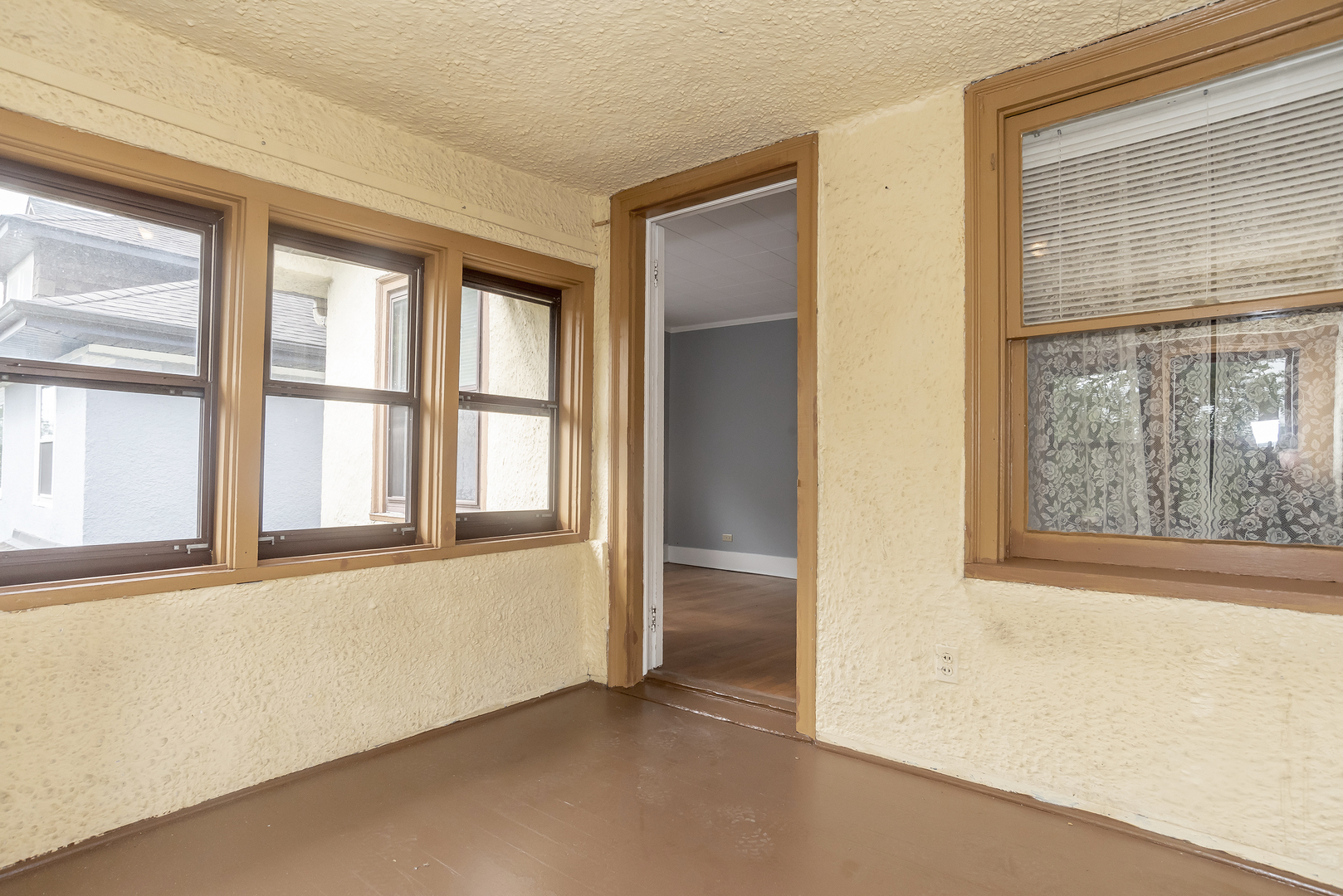 24 North Madison Avenue, Unit 2 La Grange, IL 60525 - Photo 11 of 14 an empty room with a window