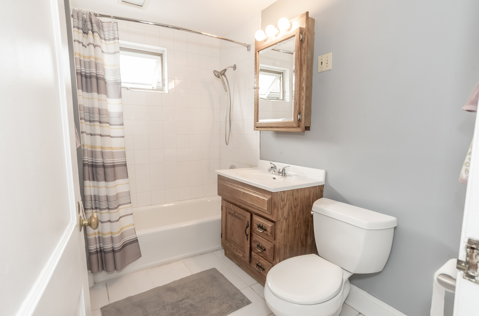 24 North Madison Avenue, Unit 2 La Grange, IL 60525 - Photo 12 of 14 a bathroom with a toilet a sink and bathtub