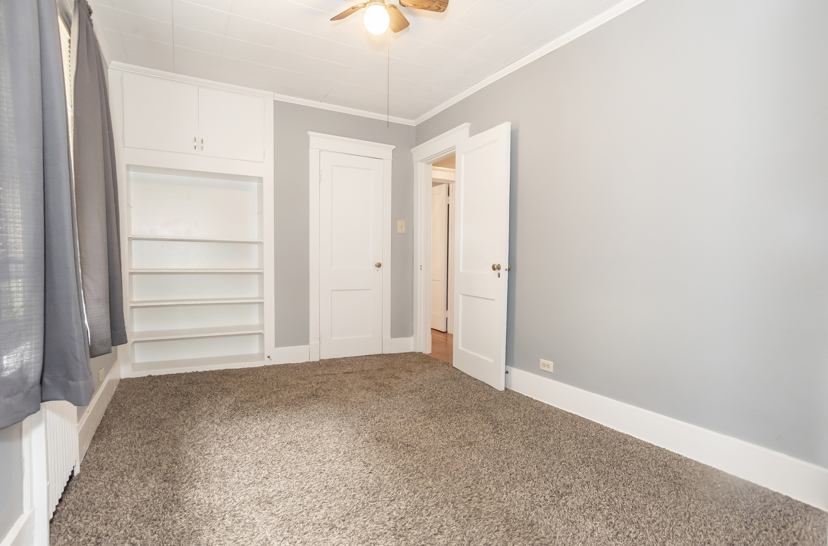 24 North Madison Avenue, Unit 2 La Grange, IL 60525 - Photo 9 of 14 a view of an empty room