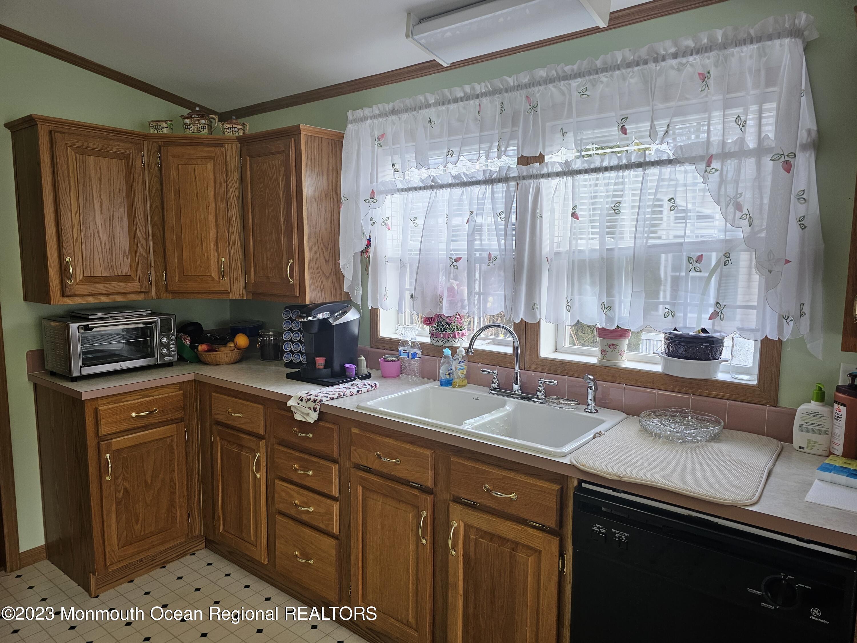 96 Village Road Morganville, NJ 07751 - Photo 12 of 30 20231230_113015 (1)