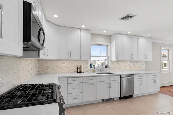 $4,800 | 175 Roosevelt Boulevard, Unit UPPR, Long Beach, NY 11561