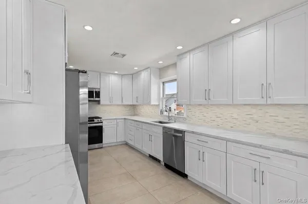 $4,800 | 175 Roosevelt Boulevard, Unit UPPR, Long Beach, NY 11561