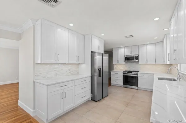 $4,800 | 175 Roosevelt Boulevard, Unit UPPR, Long Beach, NY 11561