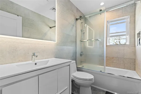 $4,800 | 175 Roosevelt Boulevard, Unit UPPR, Long Beach, NY 11561