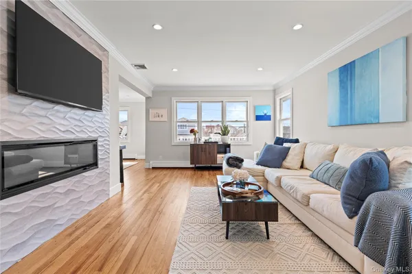 $4,800 | 175 Roosevelt Boulevard, Unit UPPR, Long Beach, NY 11561