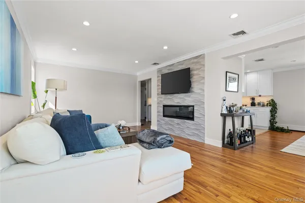 $4,800 | 175 Roosevelt Boulevard, Unit UPPR, Long Beach, NY 11561